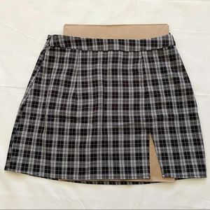 Plaid mini skirt with slit